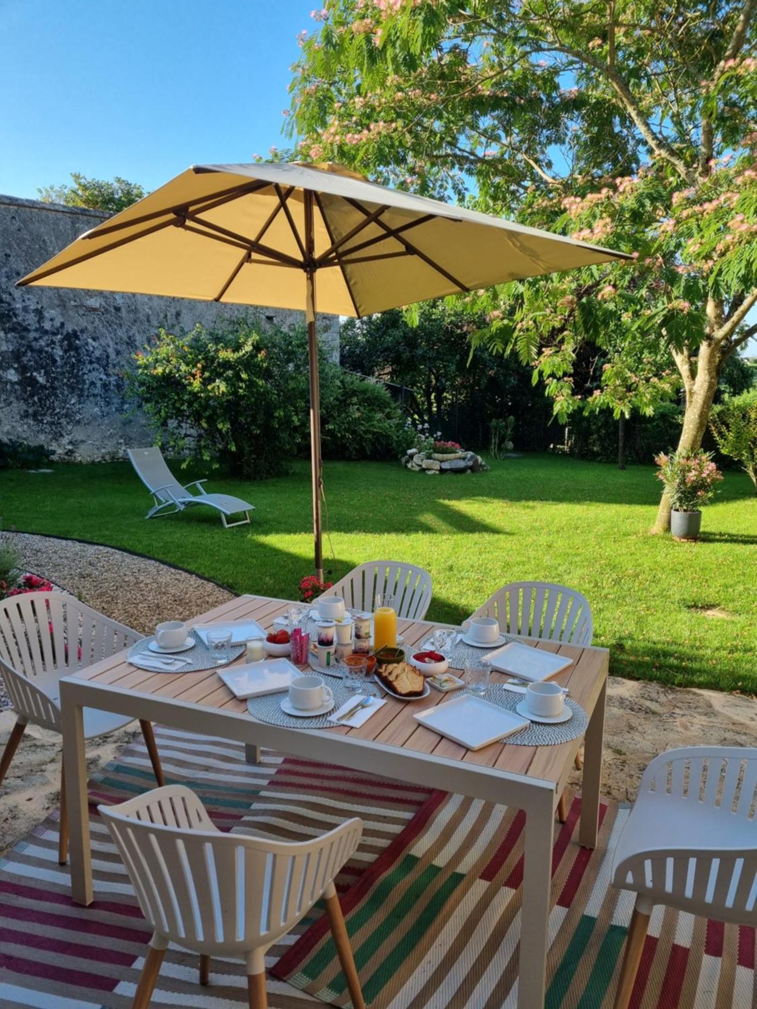 L'Esprit Du 24 Bed & Breakfast Rouffignac-de-Sigoules Екстериор снимка